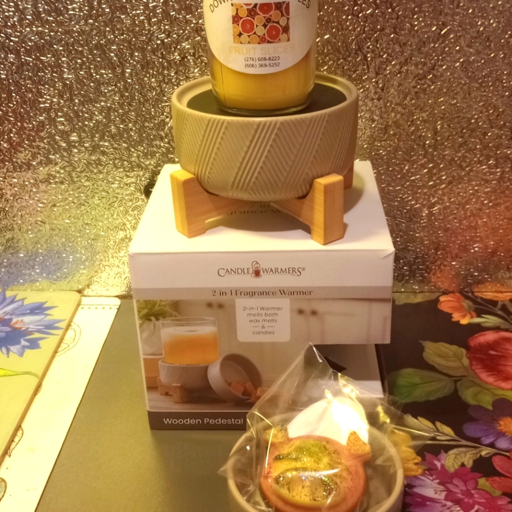 2 in 1 Wax warmer with Wax melts and 8 oz. Candle Combo